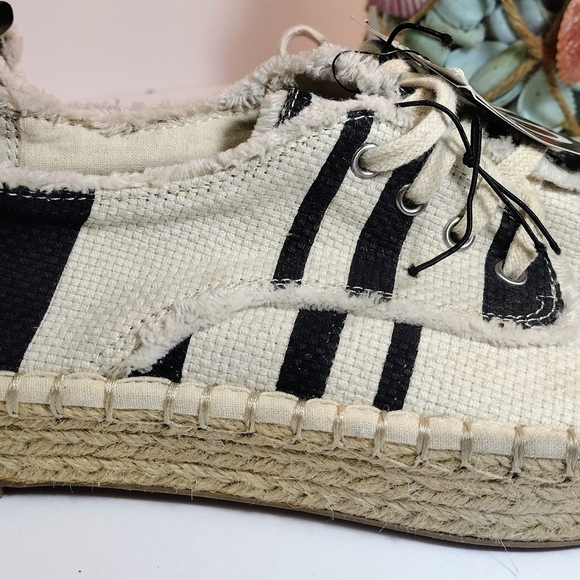 DV by Dolce Vita "Roxie" Platform Canvas Sneakers Striped New w/Tags - Picture 2 of 14